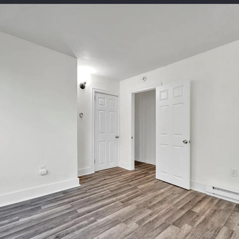 https://images.reputablerooms.com/processed/33777/listing/c17dcc3f-5886-41cc-8688-f5d61191be00.jpeg
