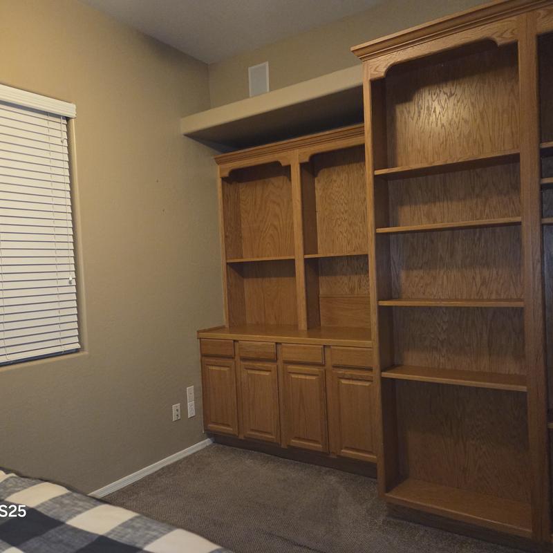 Listing photo 2 of 5