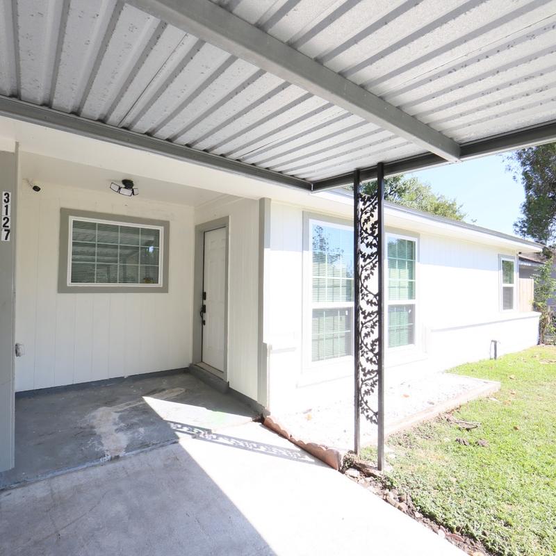 Listing photo 2 of 10