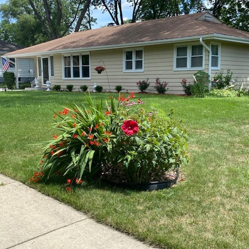 Listing photo 2 of 5