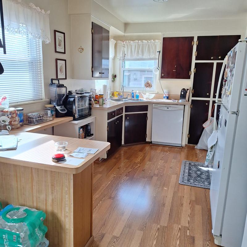 https://images.reputablerooms.com/processed/63541/listing/a02a9df4-6ebe-47e4-89c1-bd2a2b484c34.jpeg