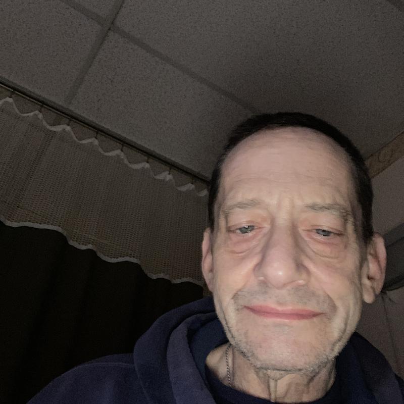 https://images.reputablerooms.com/processed/63703/profile/775d2e47-5f21-4a6a-b7cc-bb09fa9c355d.jpeg