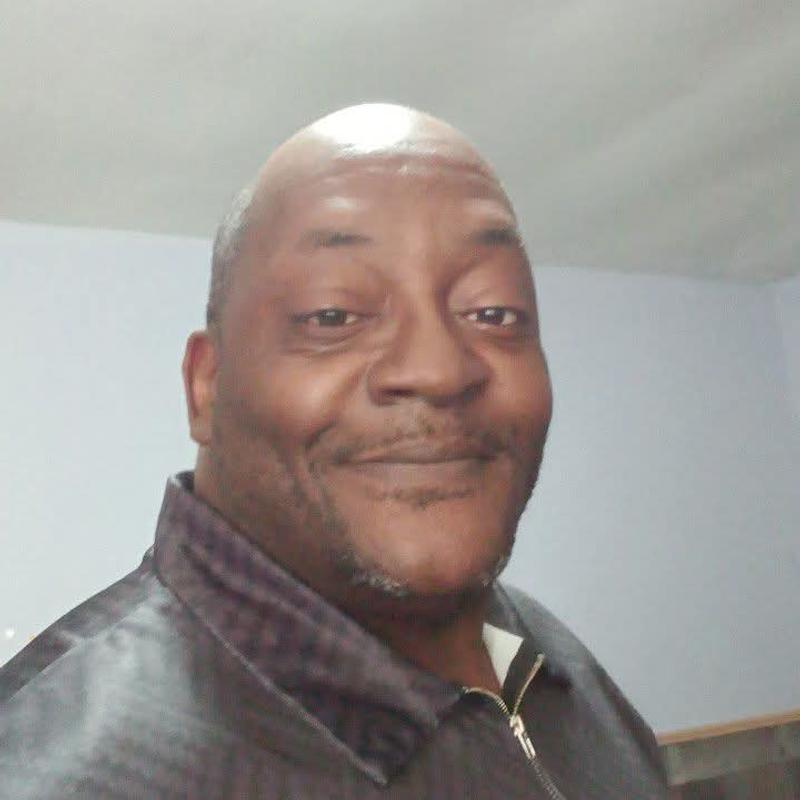 https://images.reputablerooms.com/processed/63882/profile/a51a042e-d45f-4a67-92ce-e6fae8fee8fc.jpeg