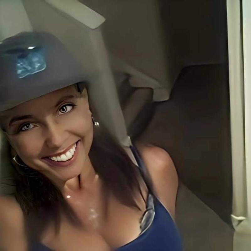 https://images.reputablerooms.com/processed/64181/profile/fab5549f-ebe7-4410-abc9-b953fc525ac4.jpeg