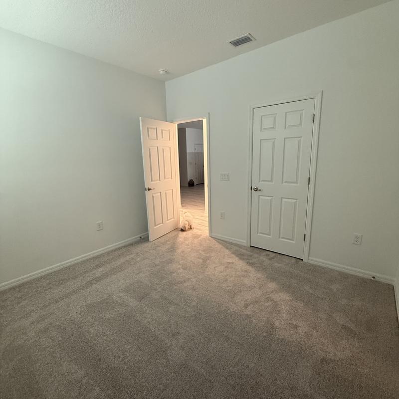 https://images.reputablerooms.com/processed/64407/listing/ab42ee21-34c2-41be-b644-33f63865fc5f.jpeg
