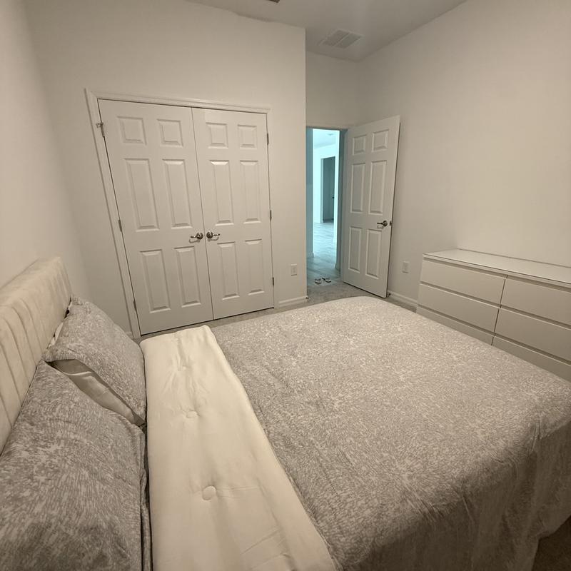 https://images.reputablerooms.com/processed/64407/listing/c638567e-9e01-4493-89cb-bd5a31c5de9d.jpeg