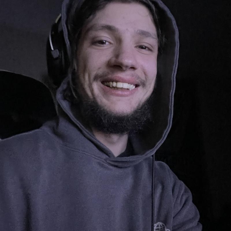 https://images.reputablerooms.com/processed/64885/profile/e04ac20d-9341-416f-bcbe-51bc4f57065f.jpeg