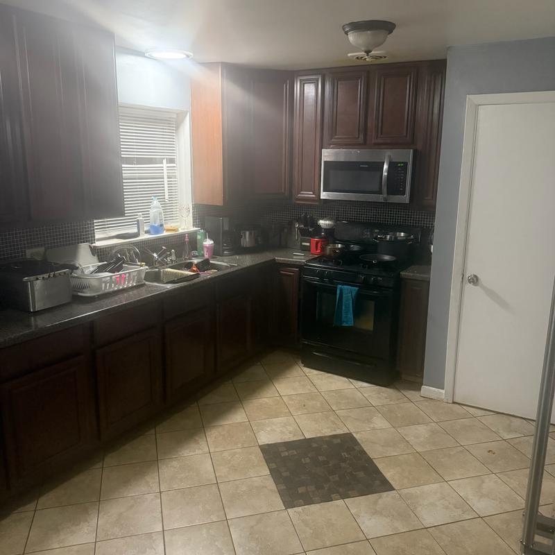 https://images.reputablerooms.com/processed/65308/listing/edede37e-f643-49dc-ad16-b79de19ee664.jpeg