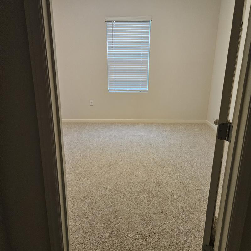 https://images.reputablerooms.com/processed/65944/listing/60dbae84-29ad-453d-a668-0982831e4e4e.jpeg