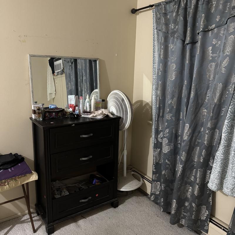 https://images.reputablerooms.com/processed/65949/listing/ec92d5ee-0c8d-40d7-966c-435cfbf496c1.jpeg