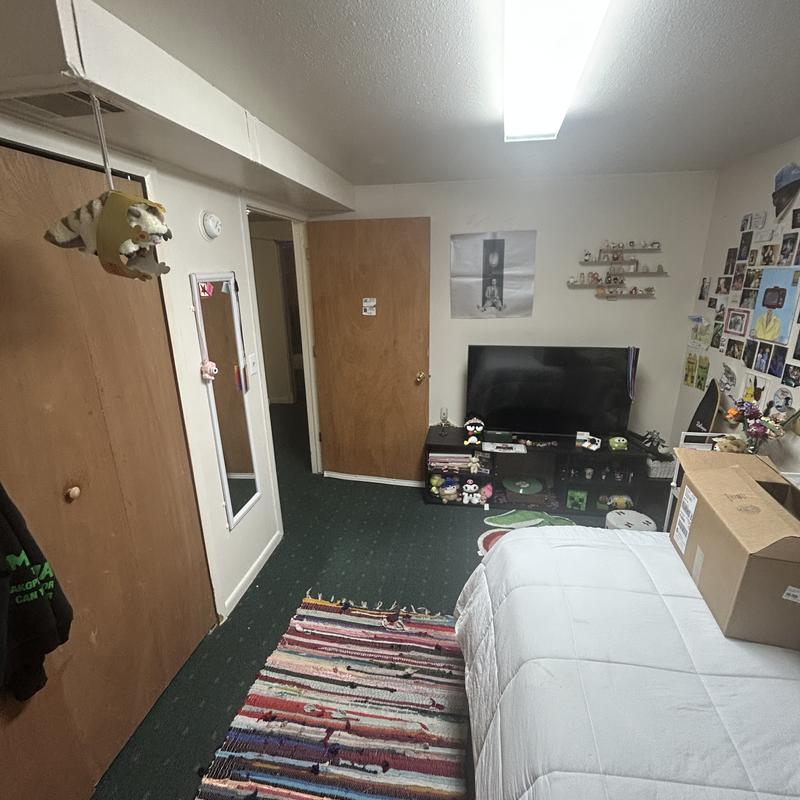 https://images.reputablerooms.com/processed/66150/listing/9d268b86-46c1-4e29-9a53-54b79400d1f9.jpeg