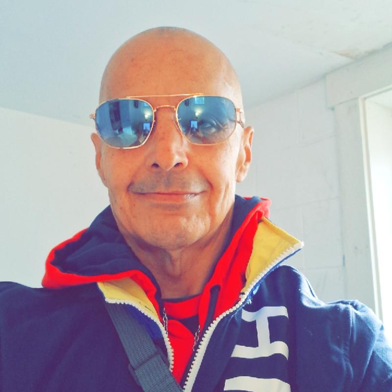 https://images.reputablerooms.com/processed/66337/profile/c7899255-6d13-45c8-bfb5-f344e75ad871.jpeg