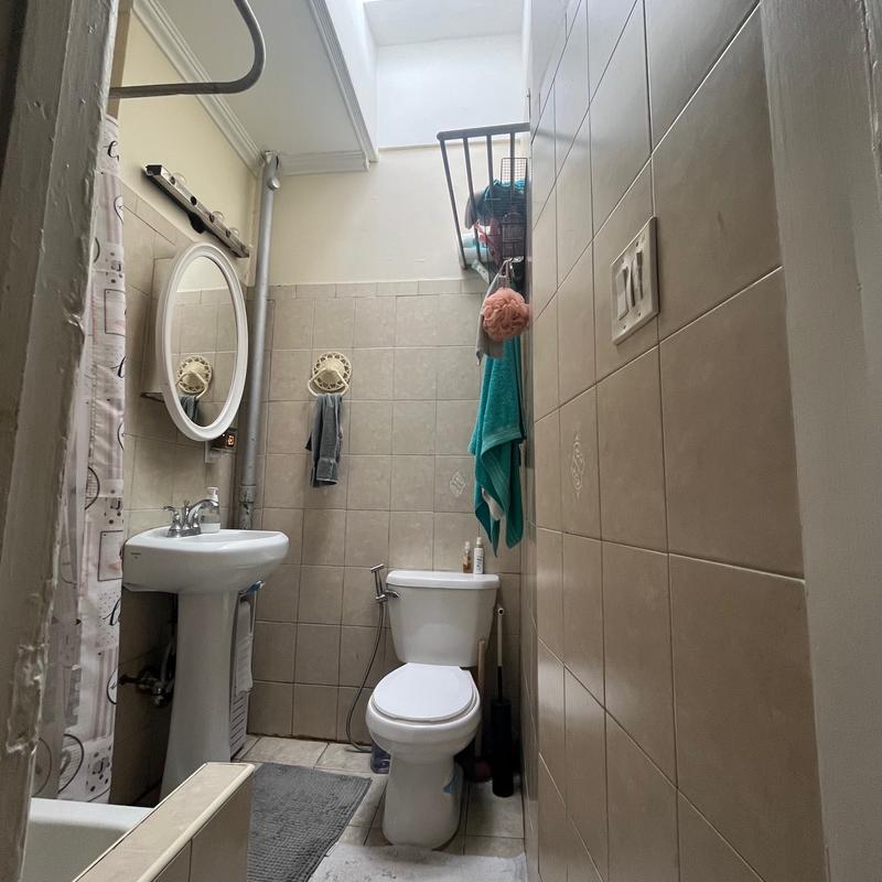https://images.reputablerooms.com/processed/66593/listing/c2f4f6df-1c6a-4add-bbe7-457c9b4a5978.jpeg