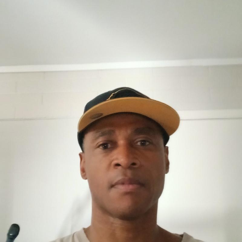 https://images.reputablerooms.com/processed/67111/profile/defa072e-ac27-4a42-a95e-49c7d2d6e391.jpeg