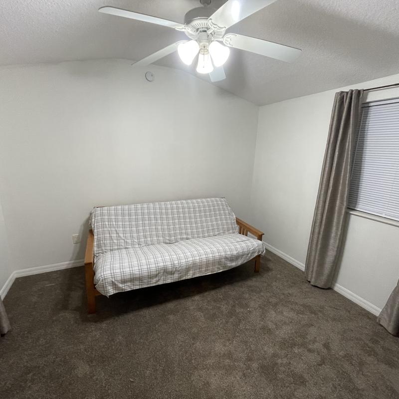 https://images.reputablerooms.com/processed/67471/listing/268027f2-7555-420a-b916-280d4eb60932.jpeg
