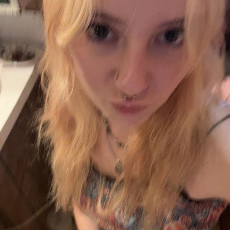 https://images.reputablerooms.com/processed/68260/profile/378e0d10-0a00-42b7-869d-cc6b96bab026.jpeg