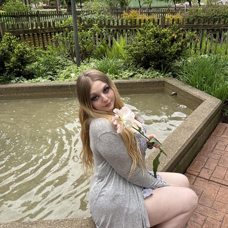 https://images.reputablerooms.com/processed/68508/profile/6f6ee161-588c-4ebf-8a76-680a34f6d286.jpeg