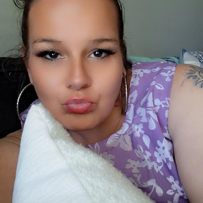 https://images.reputablerooms.com/processed/68785/profile/bed79d30-6291-4b90-ab26-e6549e78003b.jpeg
