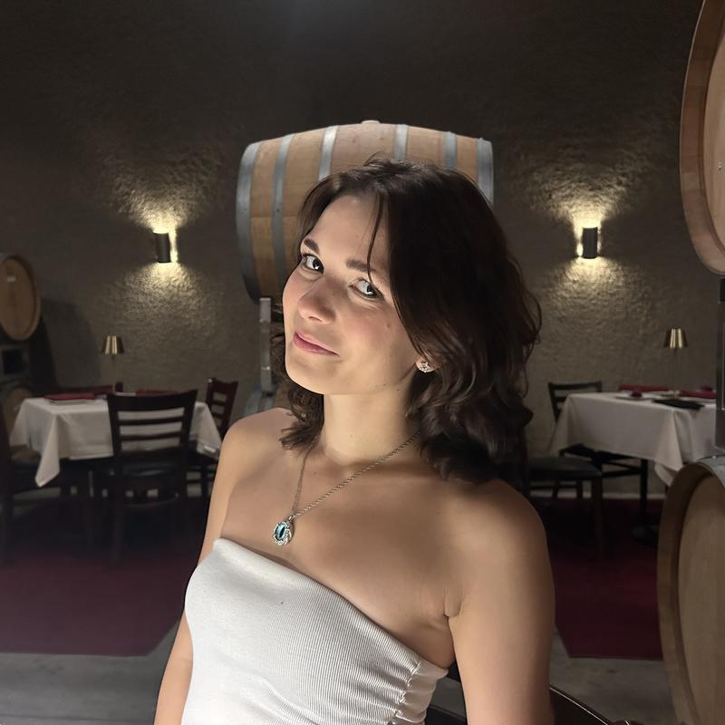 https://images.reputablerooms.com/processed/68800/profile/f1a9a054-45c9-481b-86d5-81896bc8dd5c.jpeg
