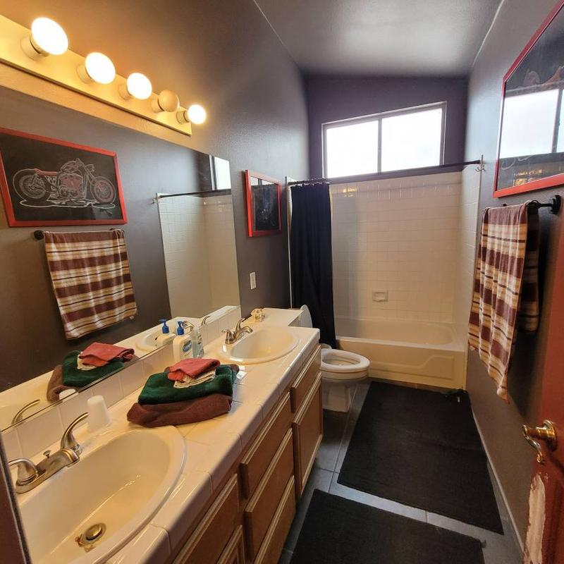 Listing photo 2 of 7