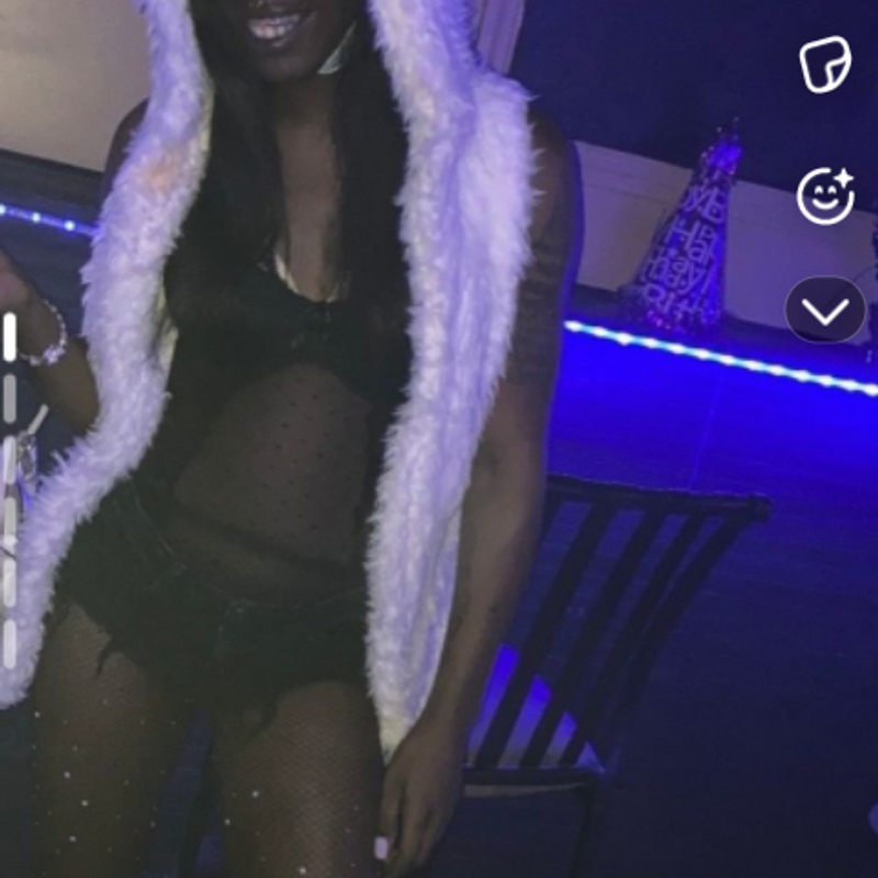 https://images.reputablerooms.com/processed/69607/profile/fd492bcb-cd9a-47ac-94b7-31a0232f1da6.png