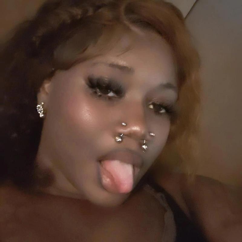 https://images.reputablerooms.com/processed/69728/profile/df4bee49-fef9-4a93-af08-a16defd50df3.jpeg