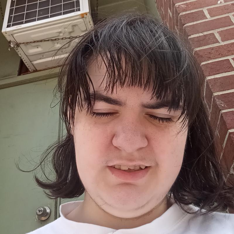 https://images.reputablerooms.com/processed/69792/profile/e6dc6bb0-07bb-4973-a9de-477f038d1a54.jpeg