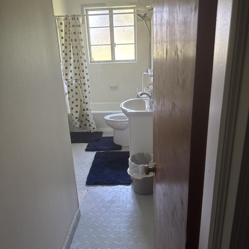 https://images.reputablerooms.com/processed/70018/profile/22adeff0-4922-4bed-b36b-4d4c78454c76.jpeg