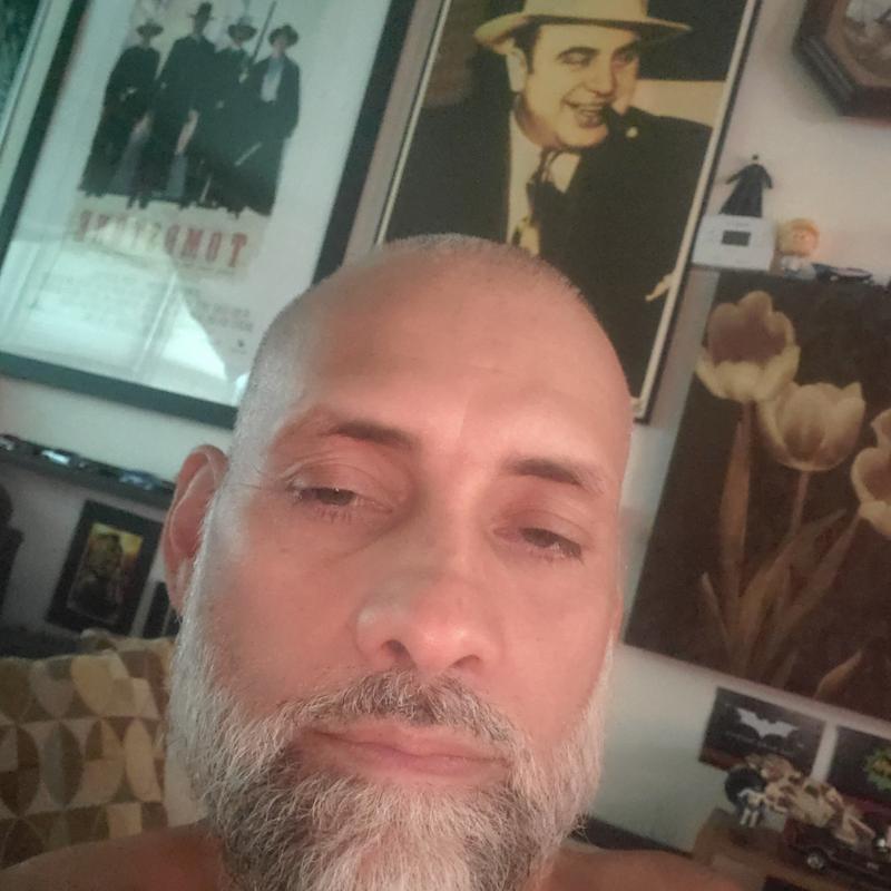 https://images.reputablerooms.com/processed/70728/profile/c2de40e4-906f-44b1-889c-70b93edeca00.jpeg
