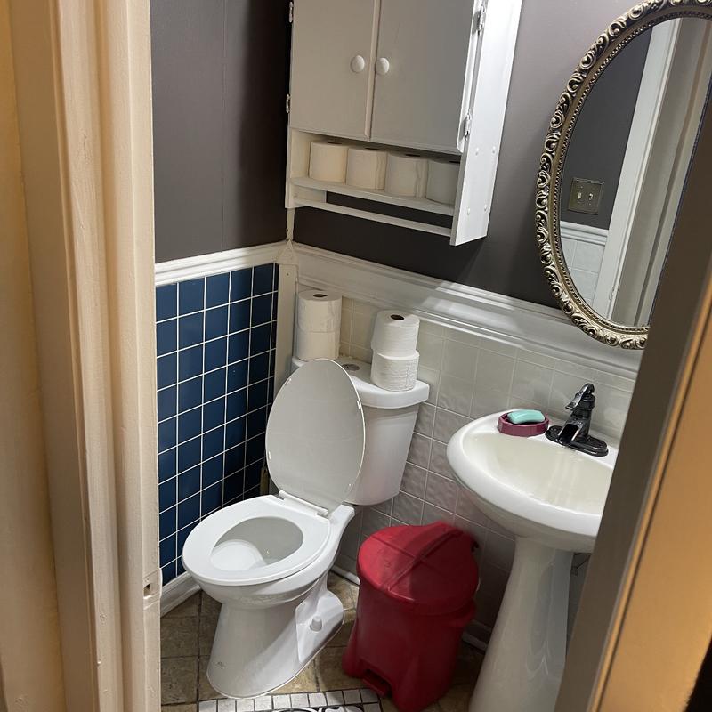 https://images.reputablerooms.com/processed/70856/listing/32fd473c-f9da-4746-9ce8-e84fa8d26936.jpeg