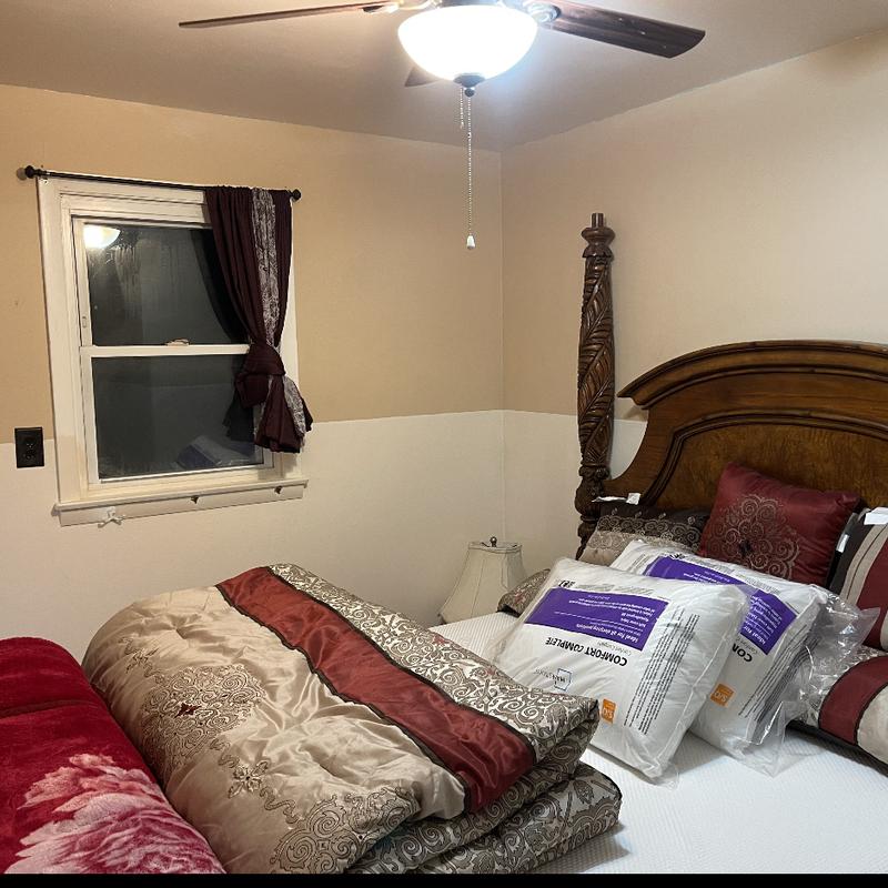 https://images.reputablerooms.com/processed/70856/listing/edaf8183-265e-43a6-add9-13cd5056c261.jpeg