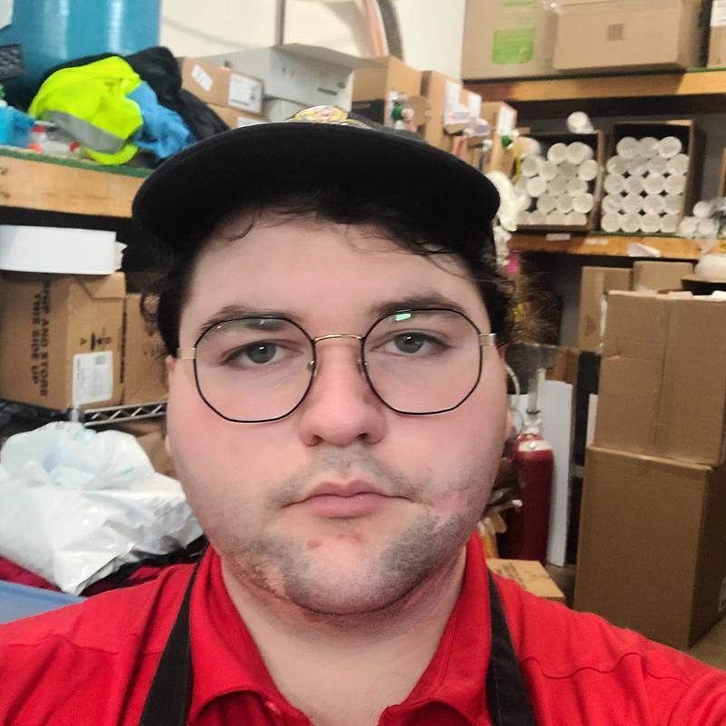 https://images.reputablerooms.com/processed/70970/profile/3a7d1d86-694e-40ce-be98-b9f330153643.jpeg