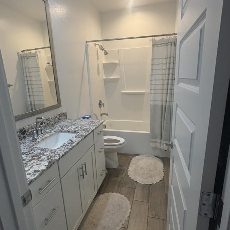 https://images.reputablerooms.com/processed/71295/listing/57732d32-4068-430a-9891-004f31178744.jpeg