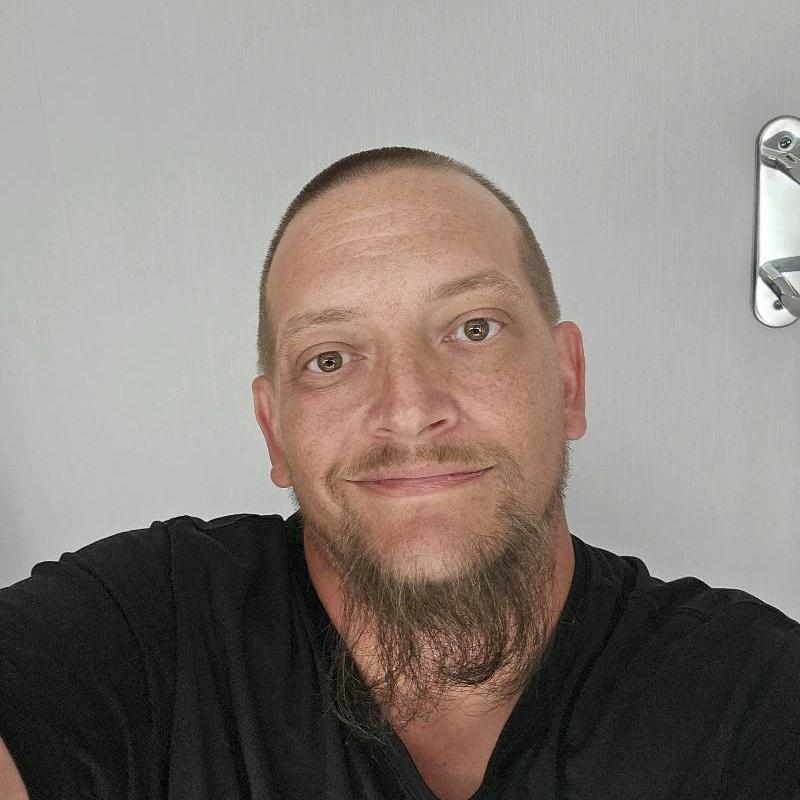 https://images.reputablerooms.com/processed/71314/profile/63198fba-bcfc-46b0-bd9d-28e1b4d486e8.jpeg