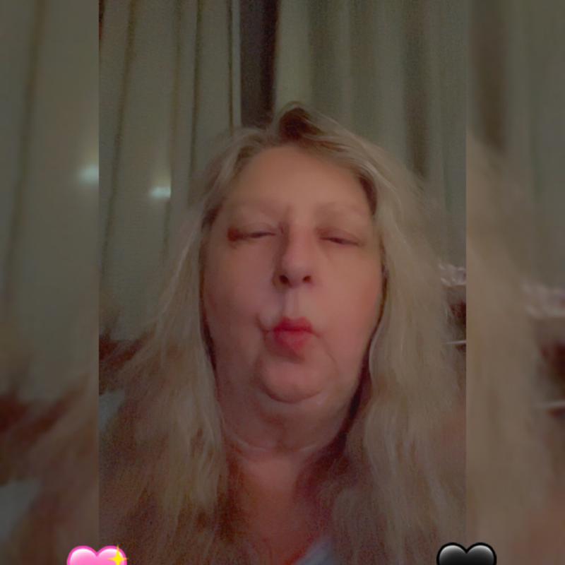 https://images.reputablerooms.com/processed/71315/profile/5ea2c9bc-35fc-45ff-9c96-cae8c6556080.jpeg