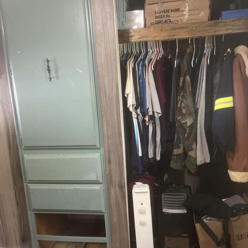 https://images.reputablerooms.com/processed/71417/listing/8f1d5752-6043-4a57-b9c3-fad5dee97b37.jpeg