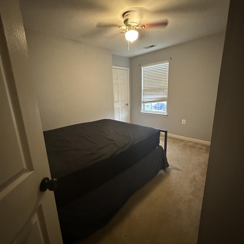 https://images.reputablerooms.com/processed/72224/listing/9a0e94d9-87a9-4b33-833f-9196d1601e50.jpeg