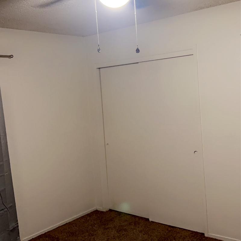 https://images.reputablerooms.com/processed/72644/listing/a83b7cdf-8d28-4207-a680-860d8d55c689.jpeg