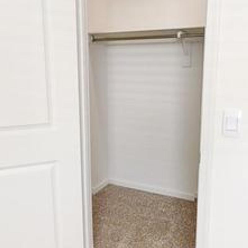 https://images.reputablerooms.com/processed/72973/listing/8bd5dfcd-86e7-44ab-8116-02d09e67380c.jpeg