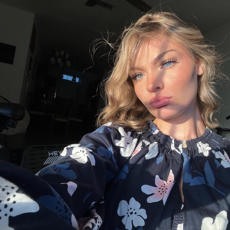https://images.reputablerooms.com/processed/73318/profile/a458f8bc-9c11-45b8-8bd4-9eefefe09c90.jpeg