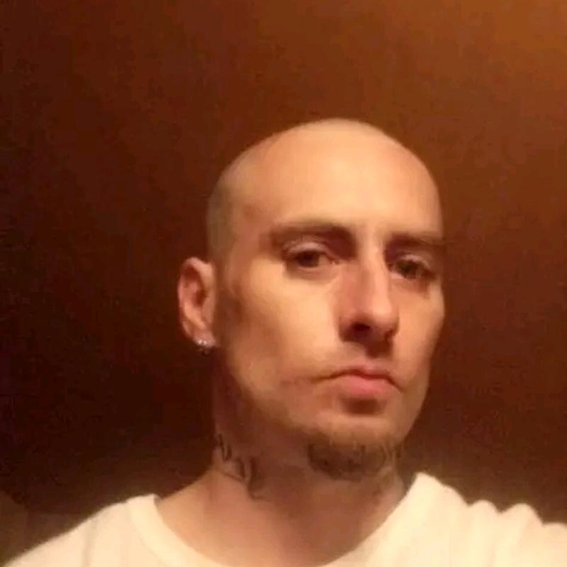https://images.reputablerooms.com/processed/73385/profile/0bd0d844-f4a4-48cd-bae3-556350eaff00.jpeg