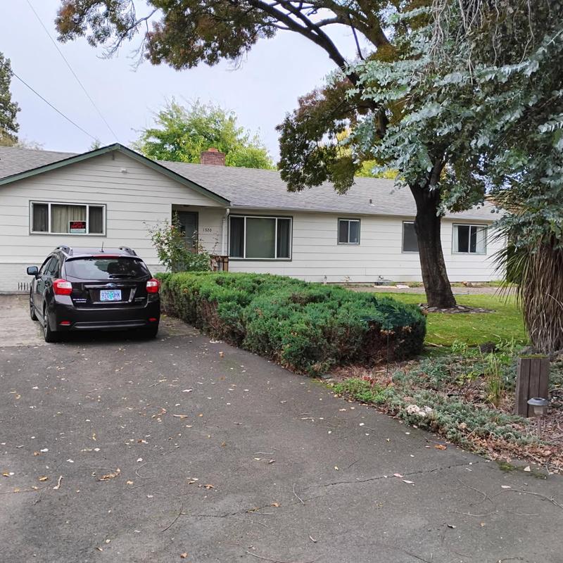 Listing photo 2 of 10