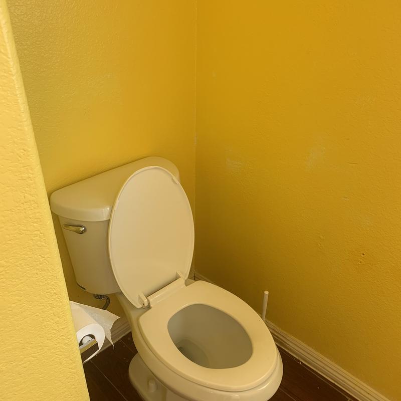 Listing photo 2 of 8