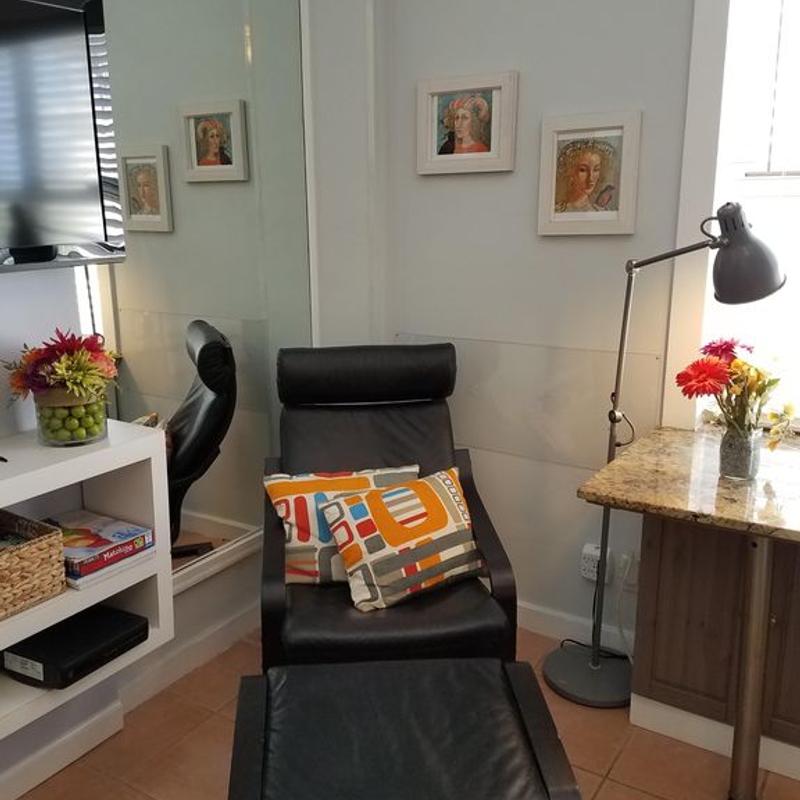 Listing photo 2 of 11