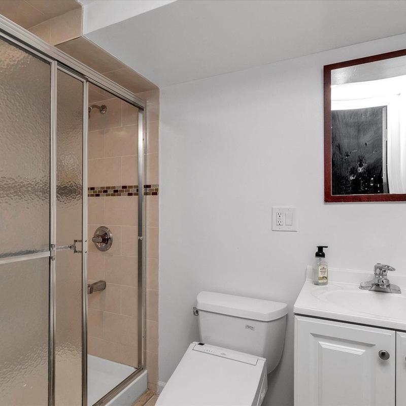 Listing photo 6 of 8