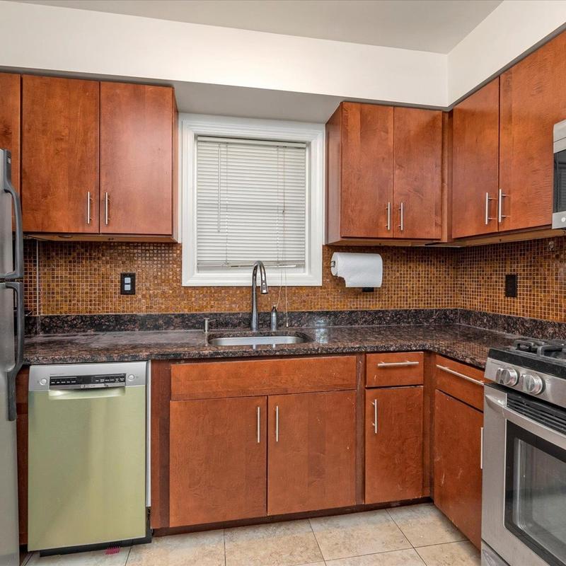 Listing photo 3 of 8