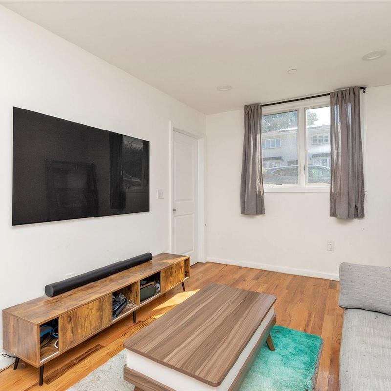 Listing photo 6 of 10