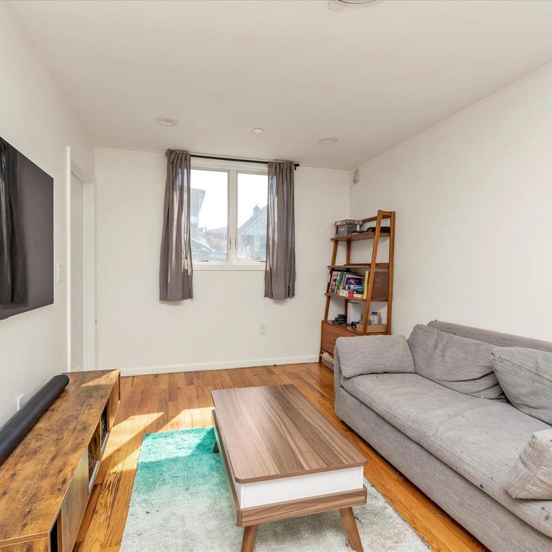 Listing photo 4 of 10