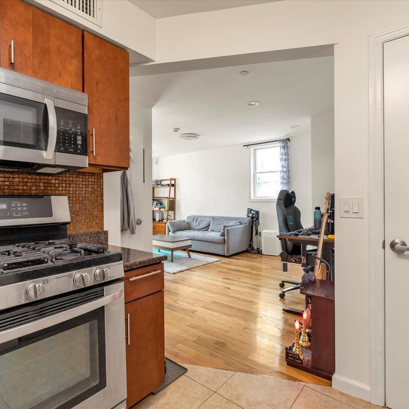 Listing photo 8 of 10