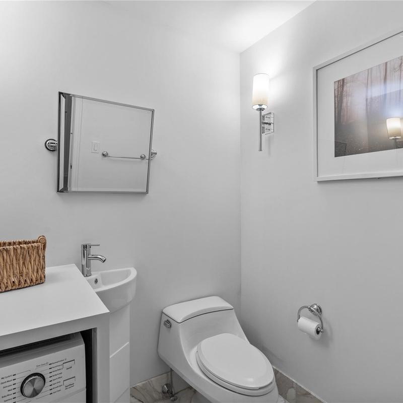 Listing photo 2 of 10